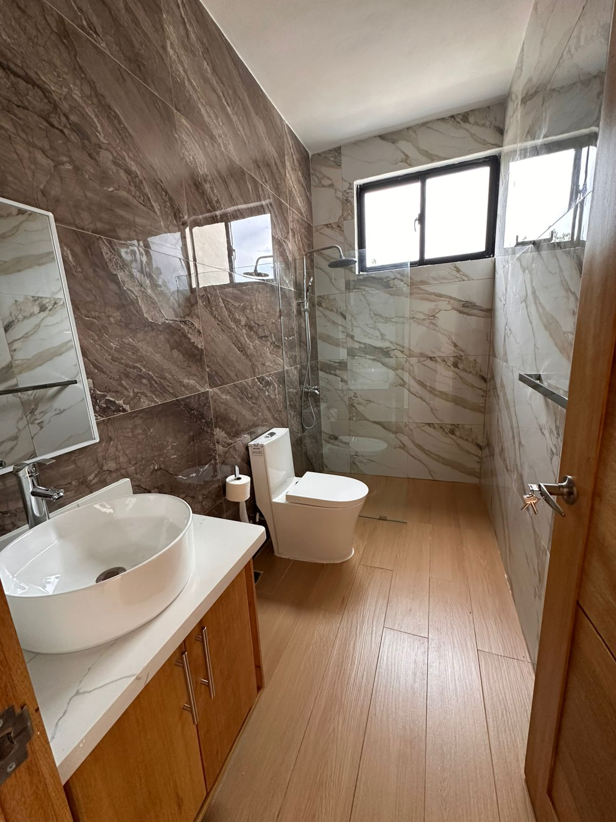 c1c6f558-9c47-4acd-9c51-a5d56eb2cb77